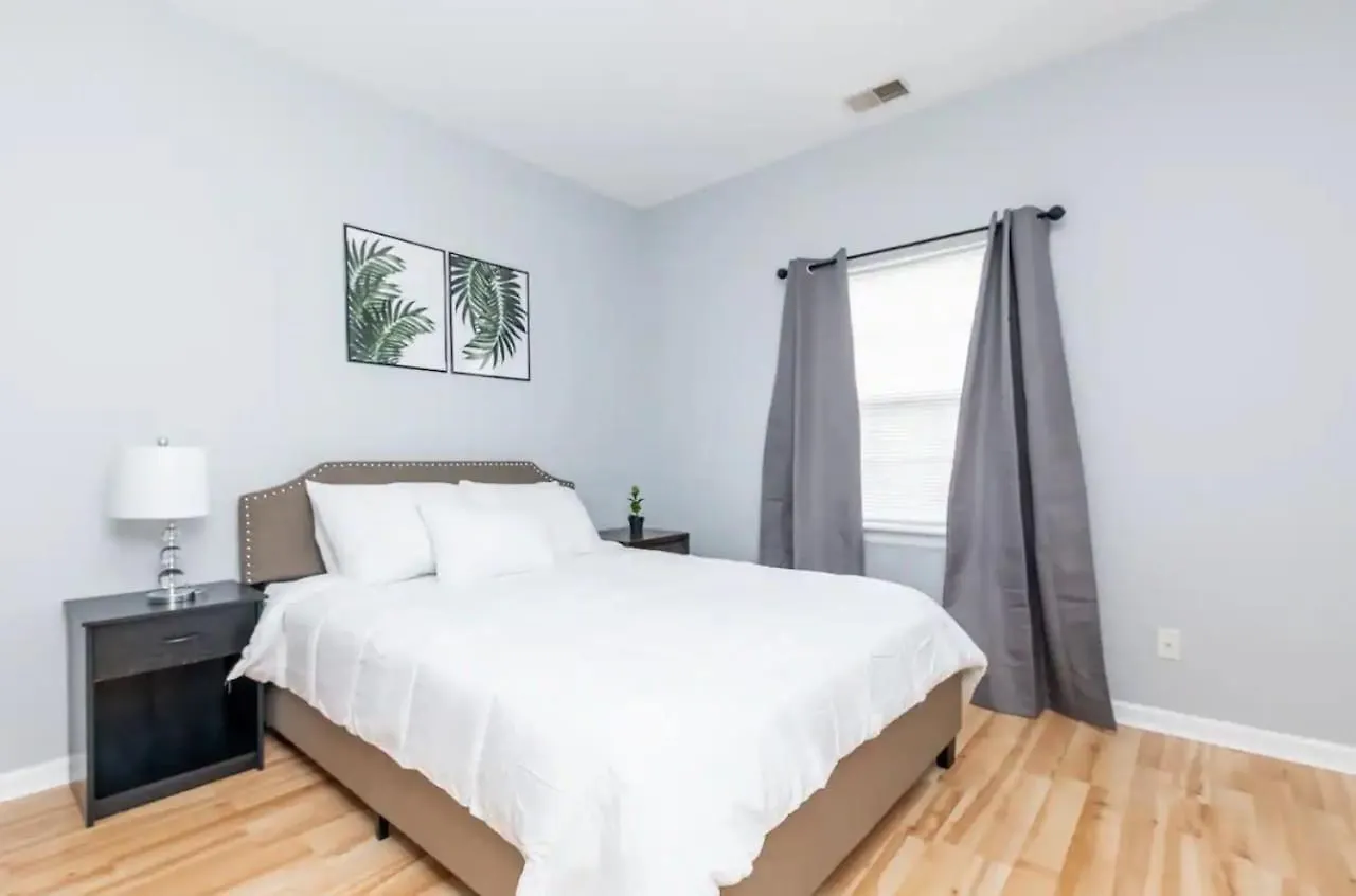 Spacious Family Retreat - Churchill Downs & Downtown Louisville 0*,