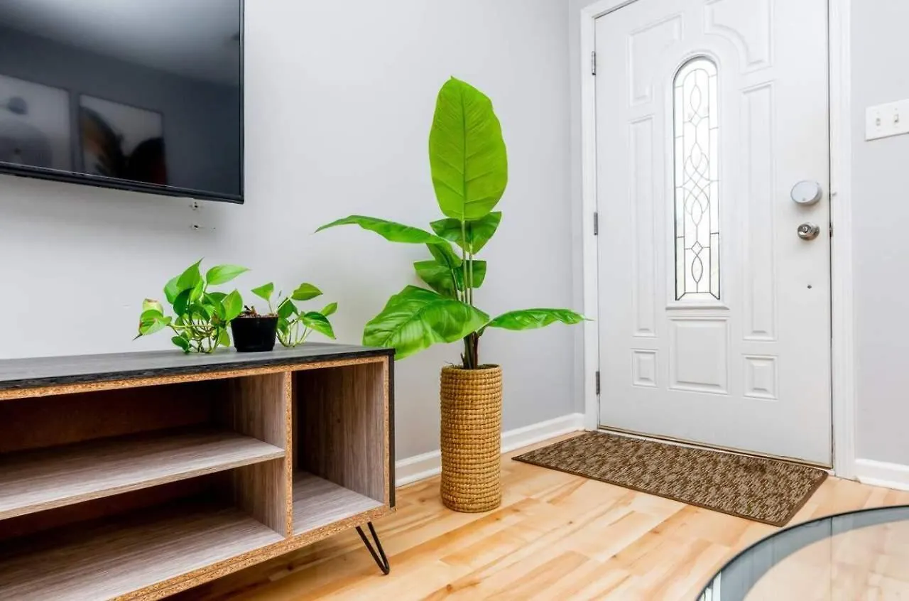 Spacious Family Retreat - Churchill Downs & Downtown Louisville